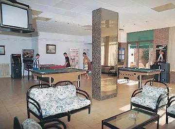 Holiday Center فندق 2*